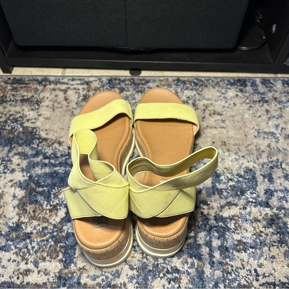 Steve Madden Elba Yellow & Brown Cork Strappy Platform Sandals Size 8 - Picture 8 of 14